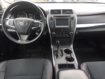 Продам Toyota Camry 2.5 AT (181 л.с.), 2015