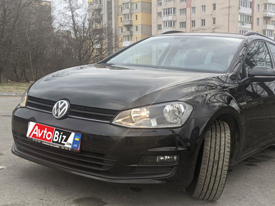Продам Volkswagen Golf VII в Ровно 2015 года выпуска за 13 900$