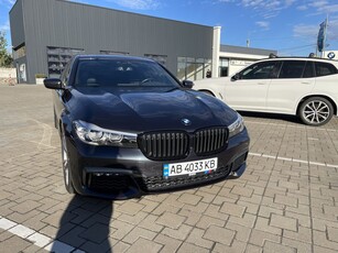 BMW 740i 2018 год выпуска