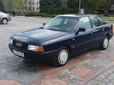 Продам Audi 80 в г. Кременчуг, Полтавская область 1988 года выпуска за 2 400$