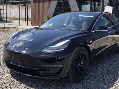 Продам Tesla Model 3 MID RANGE в Черновцах 2018 года выпуска за 26 300$