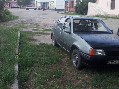 Продам Opel Kadett в г. Новая прага, Кировоградская область 1987 года выпуска за 1 200$