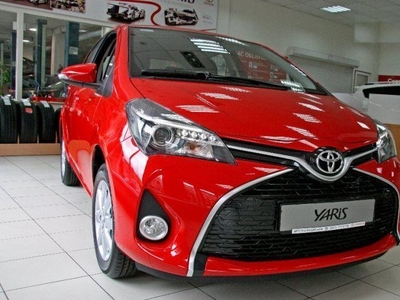 Продам Toyota Yaris 1.3i Dual VVT-i Multidrive S (99 л.с.), 2015