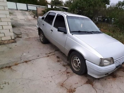 Продам Opel Kadett в г. Смела, Черкасская область 1986 года выпуска за 1 000$