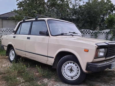 Продам ВАЗ 2107 в Харькове 1987 года выпуска за 750$