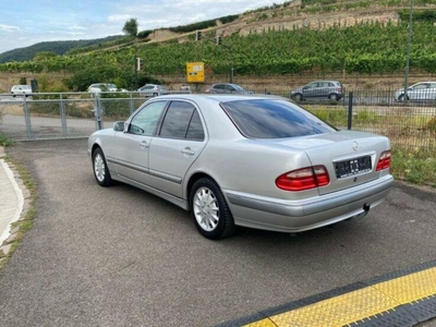 Продам Mercedes-Benz E-Class в г. Хуст, Закарпатская область 2003 года выпуска за 1 300$