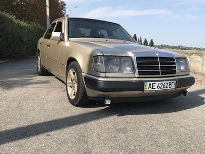 Продам Mercedes-Benz E-Class W124 300D в г. Никополь, Днепропетровская область 1985 года выпуска за 2 100$
