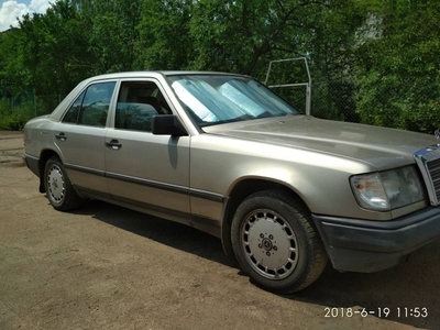 Продам Mercedes-Benz E-Класс E 230 5MT (136 л.с.), 1987