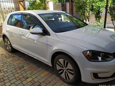 Продам Volkswagen e-Golf в Одессе 2016 года выпуска за 15 000$