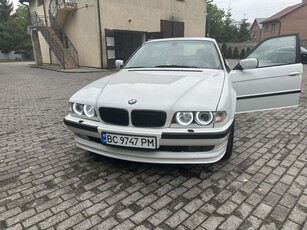 BMW 740il long 4.4 v8