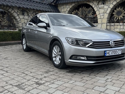 Продам Volkswagen Passat B8 в Львове 2015 года выпуска за 15 900$