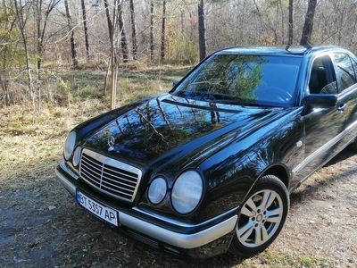 Продам Mercedes-Benz E-Class 240 в г. Александрия, Кировоградская область 1999 года выпуска за 4 000$