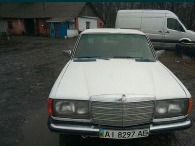Продам Mercedes-Benz 230 123 в г. Гнивань, Винницкая область 1985 года выпуска за 1 500$
