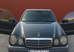 Продам Mercedes-Benz 220 в Львове 1996 года выпуска за 1 400$