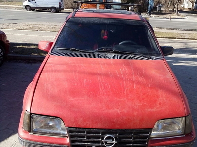Продам Opel Kadett в г. Каховка, Херсонская область 1986 года выпуска за 1 000$