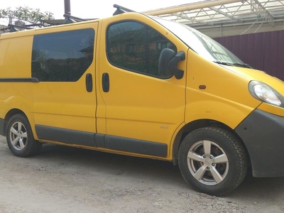 Продам Opel Vivaro груз. Грузо-пассажир 6 мест в Одессе 2004 года выпуска за 6 299$