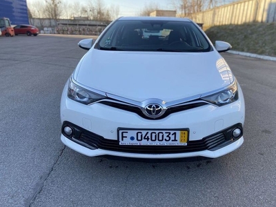 Продам Toyota Auris EDITION S в Львове 2016 года выпуска за 13 799$