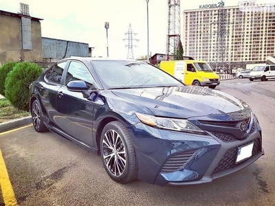 Продам Toyota Camry SE в Одессе 2018 года выпуска за 25 990$