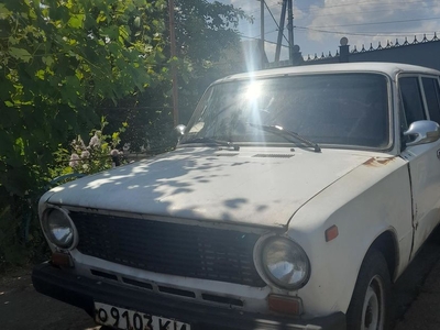 Продам ВАЗ 2102 в Киеве 1985 года выпуска за 800$
