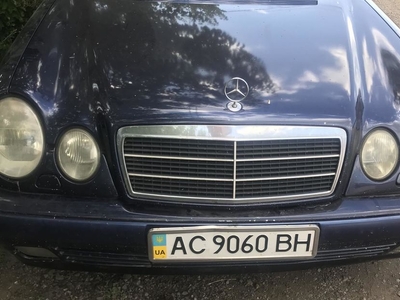 Продам Mercedes-Benz 280 в г. Покровск, Донецкая область 1996 года выпуска за 5 000$