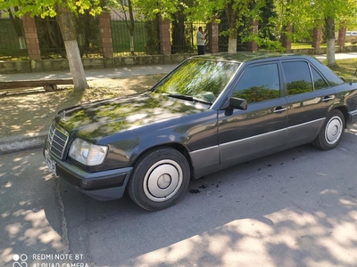 Продам Mercedes-Benz E-Class 220 в Ровно 1993 года выпуска за 2 800$