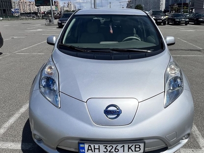 Продам Nissan Leaf в Киеве 2013 года выпуска за 9 800$