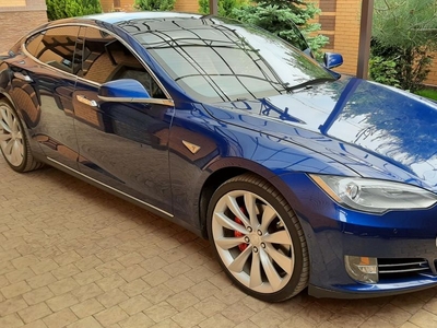 Продам Tesla Model S P90D в Одессе 2015 года выпуска за 40 000$