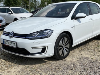 Продам Volkswagen e-Golf 35.8 kWh 100 кВт/136 к.с. в Львове 2017 года выпуска за 17 300$