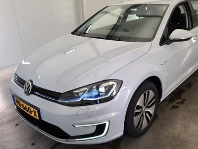 Продам Volkswagen e-Golf 36kw На Заряді 300км+ в Львове 2018 года выпуска за 15 700$