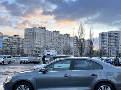 Продам Volkswagen Jetta SE w/Technology Package в Киеве 2016 года выпуска за 11 500$