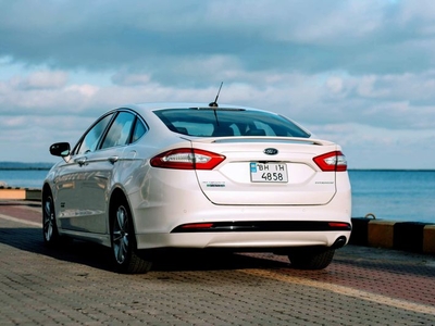 Продам Ford Fusion 2.0 Hybrid (188 л.с.), 2015