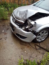 Продам Opel Astra 1.6 MT (105 л.с.), 2011