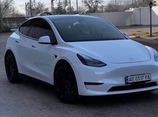 Продам Tesla Model Y в Днепре 2021 года выпуска за 39 400$
