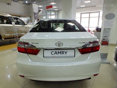 Продам Toyota Camry 2.5 AT (181 л.с.), 2015