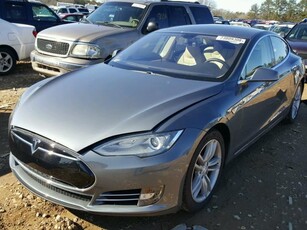 Продам Tesla Model S 85 (367 л.с.), 2013