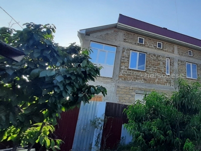 Севастополь, переулок Хризантем, продажа трёхэтажного дома 340 кв. м., 5.4 соток, район Гагаринский...