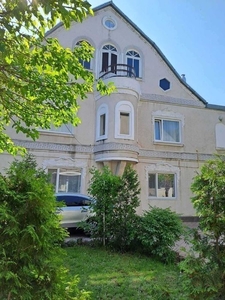 Продам розкішний будинок 259 + м2 в Новомиколаївці.