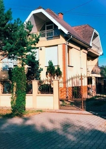 Продам сучасний 2-х поверховий будинок в престижному р-ні м. Ужгород