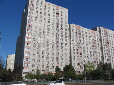 Трехкомнатная квартира ул. Ревуцкого 5 в Киеве R-48810