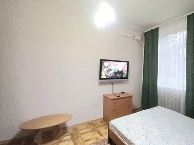 2-кімнатна квартира подобово у Мелітополі, вул. Івана Алексєєва (Крупської), 18 а — 1001234721