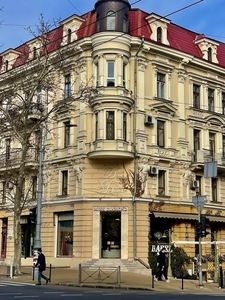 Двухэтажный флигель в центре Одессы