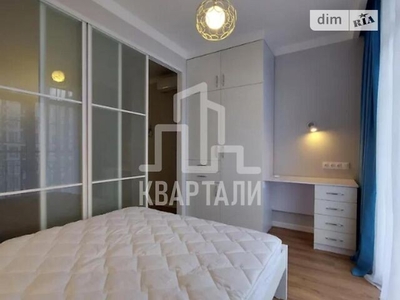 Продаж 1к квартири 42 кв. м на вул. Максимовича 24