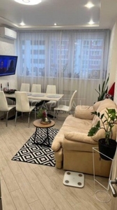 Продаж двокімнатної квартири з ремонтом за адресою: Драгоманова 2а
