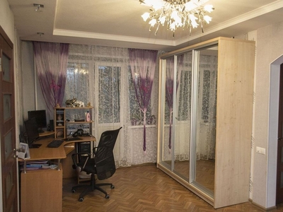 Продам 2 комнатную квартиру на пр. Богдана Хмельницкого