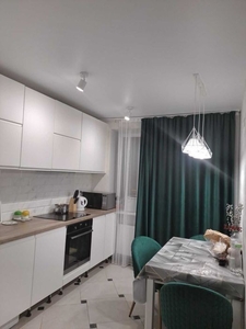 Продам 2-х кімнатну квартиру на Бочарова з ремонтом