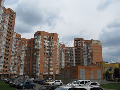 Четырехкомнатная квартира долгосрочно ул. Осенняя 33 в Киеве R-58070