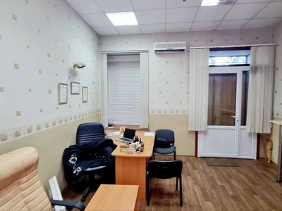 Продам квартиру-офіс в центрі В. Арнаутськ, 37м2, АГВ, фасад.