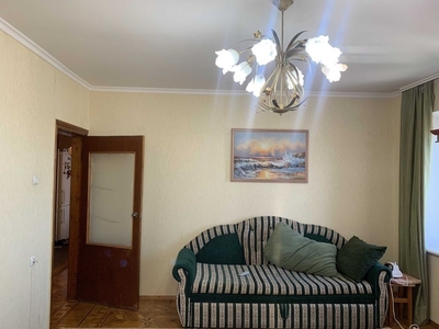 Трёхкомнатная квартира в сотовом доме район Вузовского.