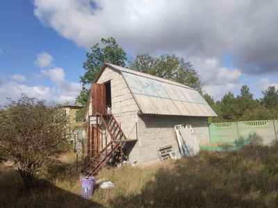 Продам землю 33 сотки с дачей на ней, с Жукин, 65 км Киев