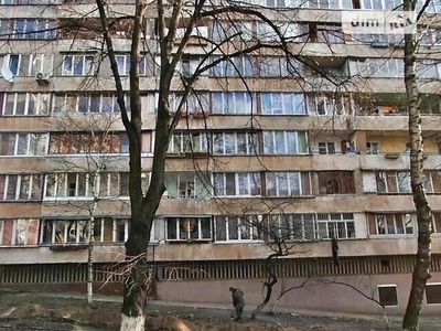 Продаж 2к квартири 61 кв. м на вул. Печенізька 35/43